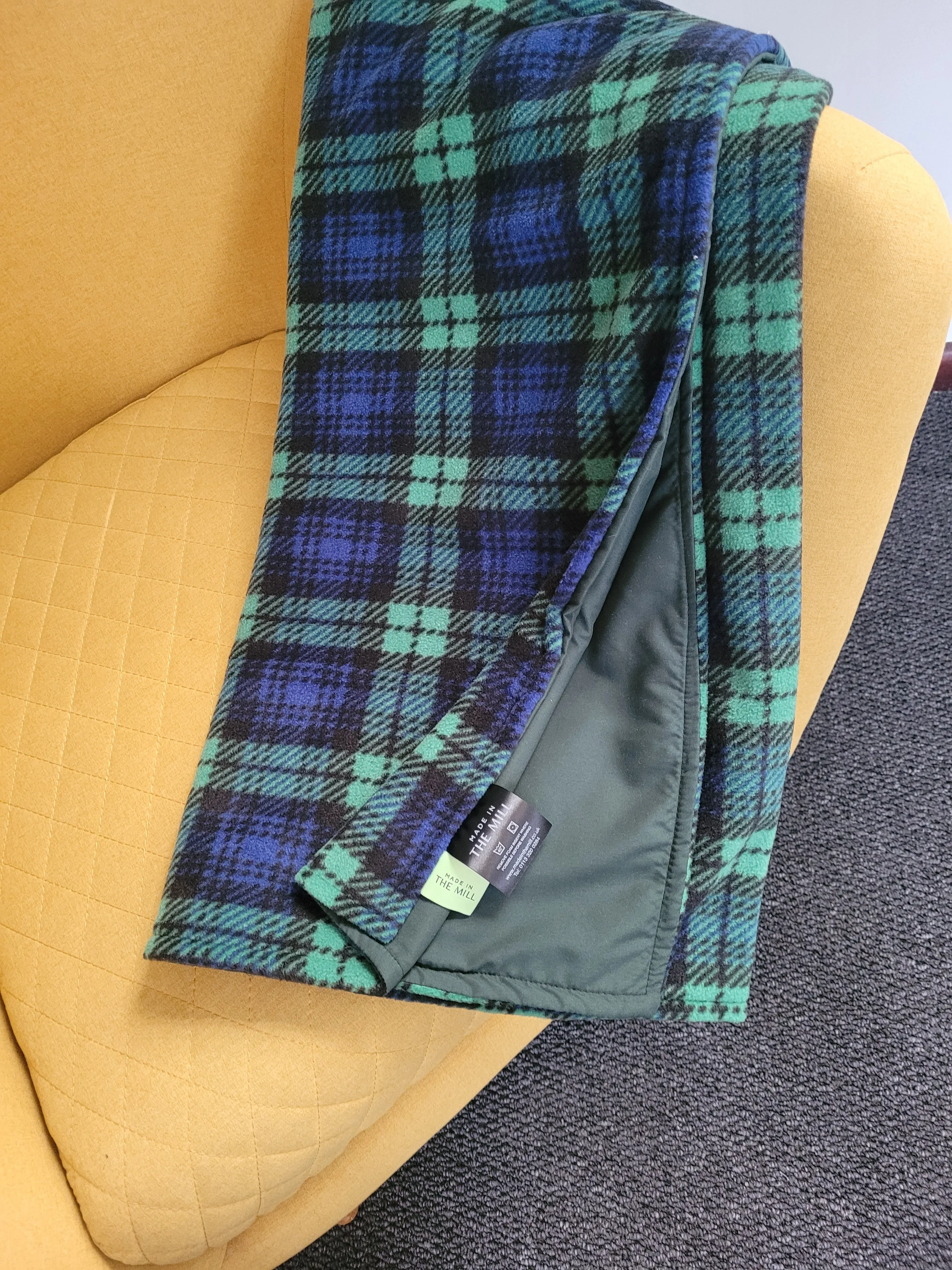 Made in the Mill Water Resistant Cosy Fleece Blanket – Black Watch Tartan