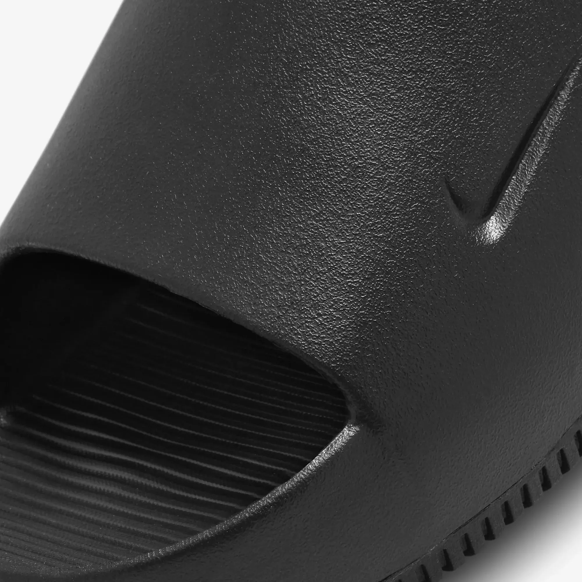 Nike | WMN'S CALM  { BLACK/BLACK